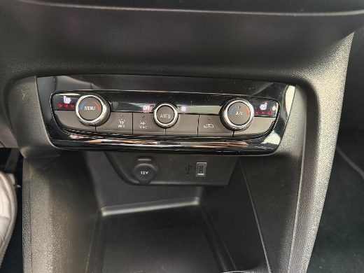 Opel Corsa-e GS fotoğraf 3