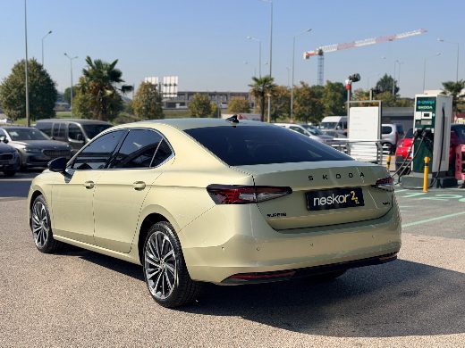 Škoda Superb 2.0 TSI Laurin & Klement Crystal fotoğraf 28